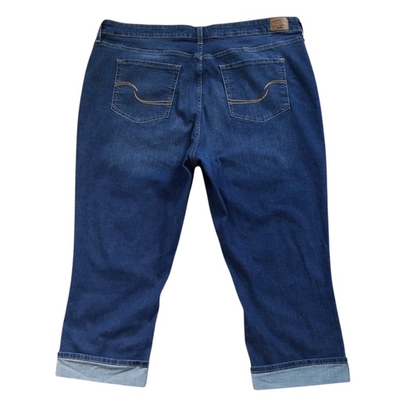 Levi's Cuffed Mid-Rise Capri Jeans Size 22 - Picture 6 of 11